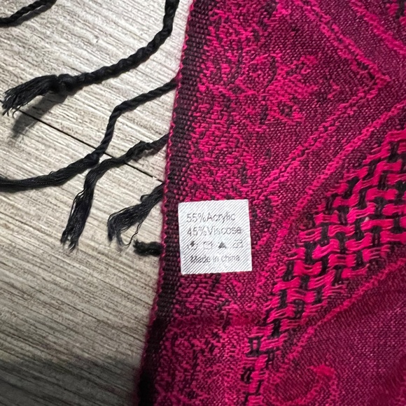 Fuchsia pashmina scarf - Picture 3 of 3